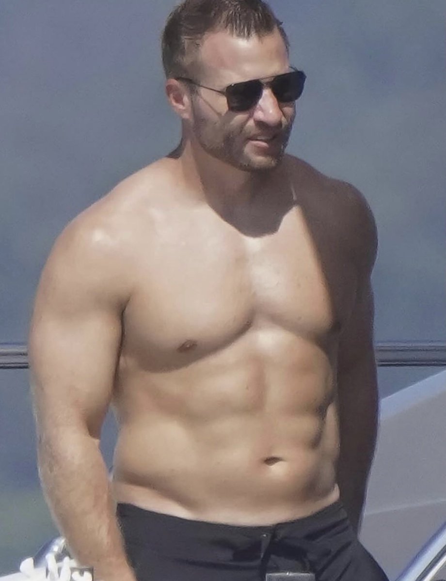 Male Central tweet media