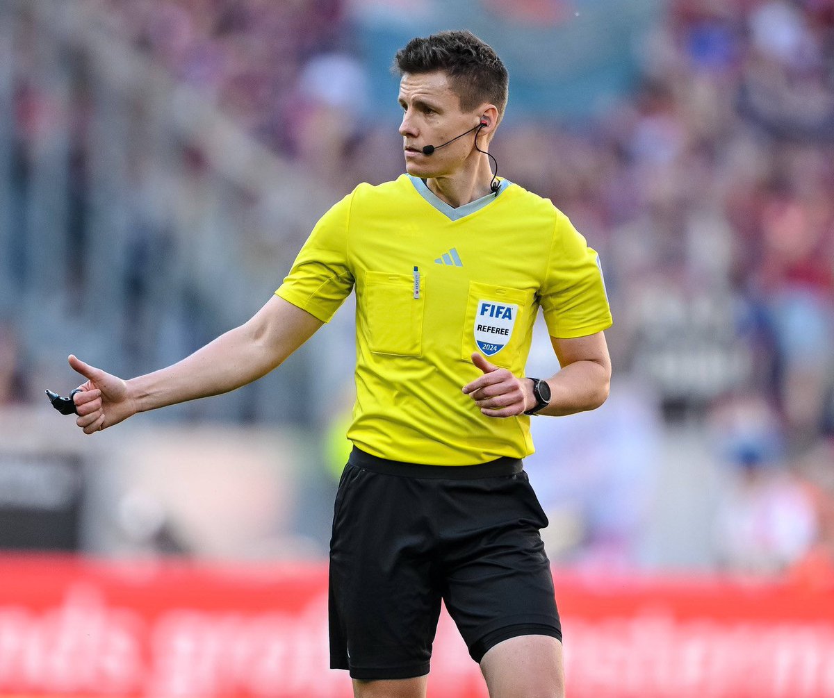 Match Officials | <a href="/SportingCP_en/">Sporting CP English</a> v <a href="/Arsenal/">Arsenal</a>. #SCPARS #UCL
 
Referee: Daniel Siebert 🇩🇪 
Assistant Referees: Jan Seidel 🇩🇪 &amp; Rafael Foltyn 🇩🇪 
Fourth Official: Daniel Schlager 🇩🇪 
Video Assistant Referee: Bastian Dankert 🇩🇪 
Assistant Video Assistant Referee: Sören Storks 🇩🇪