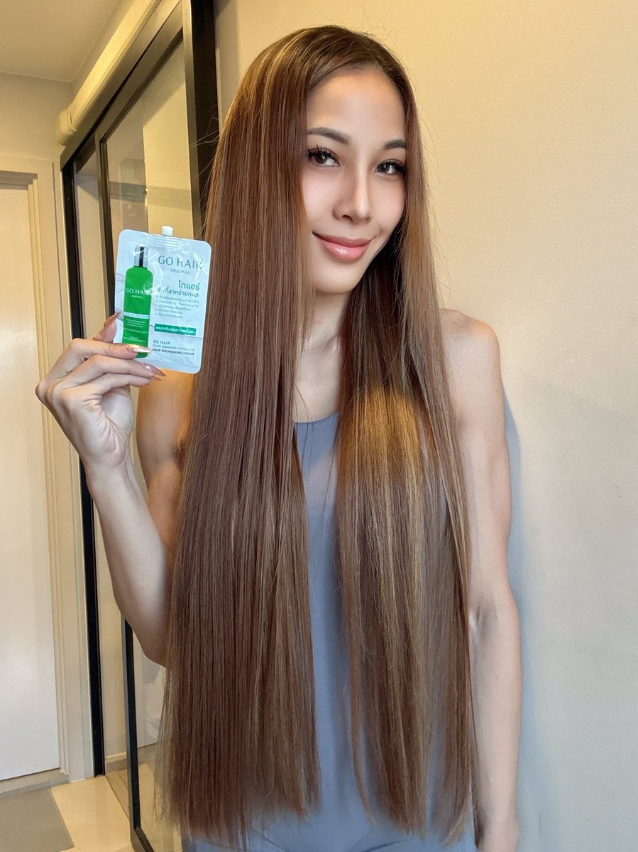 GO HAIR ORIGINAL แบบซองตัวนี้คือดีย์ ใช้แล้วผมนุ่มขึ้นจริง แบบจับแล้วรู้สึกเลยว่ามันลื่นขึ้นจากที่เคยฟูๆ พันกัน ตอนนี้หวีง่าย จัดทรงง่ายขึ้นเยอะ สำหรับคนที่ผมแห้งเสีย แตกปลายหรือทำเคมีบ่อย ตัวนี้เป็น “อาหารผม” ที่คุ้มเวอร์ พกพาสะดวก หาซื้อง่ายด้วยที่ 7-11 แค่ 29.-เอง 💚
#gohair