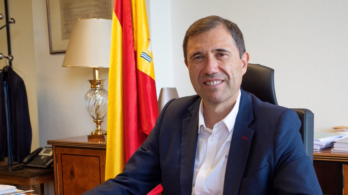 What if transforming #healthcare isn’t about more #data, but smarter use of it?

At #EDHS, Juan Fernando Muñoz Montalvo (<a href="/sanidadgob/">Ministerio de Sanidad</a>) shares how #AI and #innovation can revolutionise care, strengthen systems &amp; boost decision-making.

Watch here👉youtube.com/watch?v=lIgxCj…