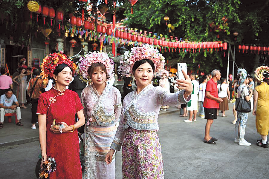 chinamoment101's tweet photo. Emotional travel is booming in China as tourists shift from sightseeing to pursuing emotional value, cultural connection and authentic experiences.

#EmotionalTravel #ChinaTourism #CulturalTourism https://t.co/nb7axiwcyB