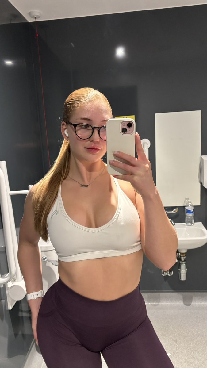 Elizabeth Wakefield 💕 tweet media