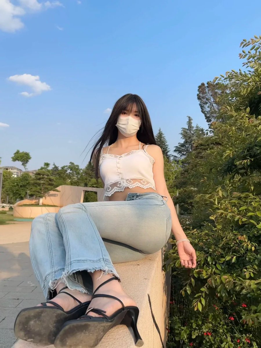 何意意 tweet media