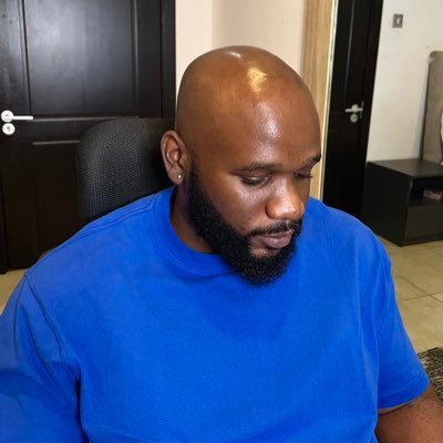 CaptainRumi's tweet image. Real talk: Does getting an MBA automatically make you bald like MBA?  
Because the way that guy head dey reflect light ehn... correlation too strong 😂  
I'm just curious 👀 #MBA