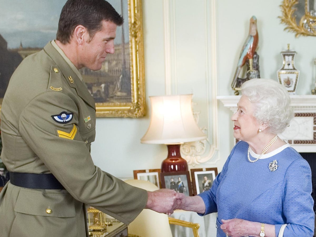 Epstein club .

El Gobierno australiano acaba de detener a un veterano de la guerra de Afganistán por presuntos crímenes de guerra.
Violó a varias niñas afganas.