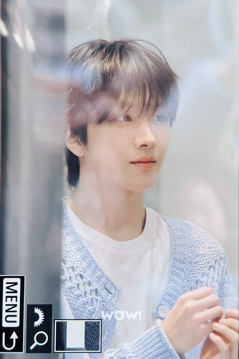 하늘색니트의 신이 강림하셨네 💕💕😁😁😁