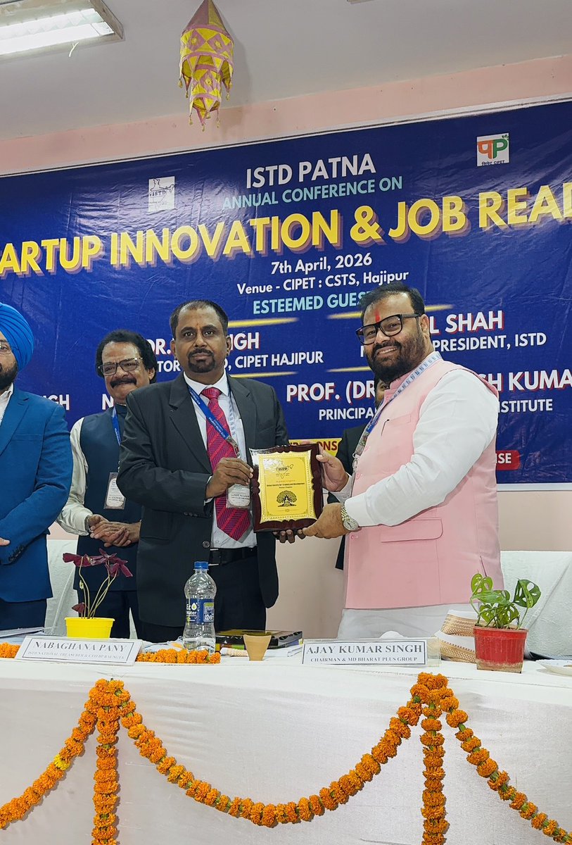 ajaysinghhindus's tweet photo. ISTD Patna Chapter द्वारा CIPET, हाजीपुर में Annual Conference on Startup #Innovation &amp; Job Readiness मे &amp; Capability around #Startups &amp; Innovation विषय पर अपने विचार साझा किया
युवा प्रतिभाओं के उज्ज्वल भविष्य और नवाचार की दिशा में आगे बढ़ने की ऊर्जा देखना अत्यंत प्रेरणादायक रहा https://t.co/ZUQm18nKN4