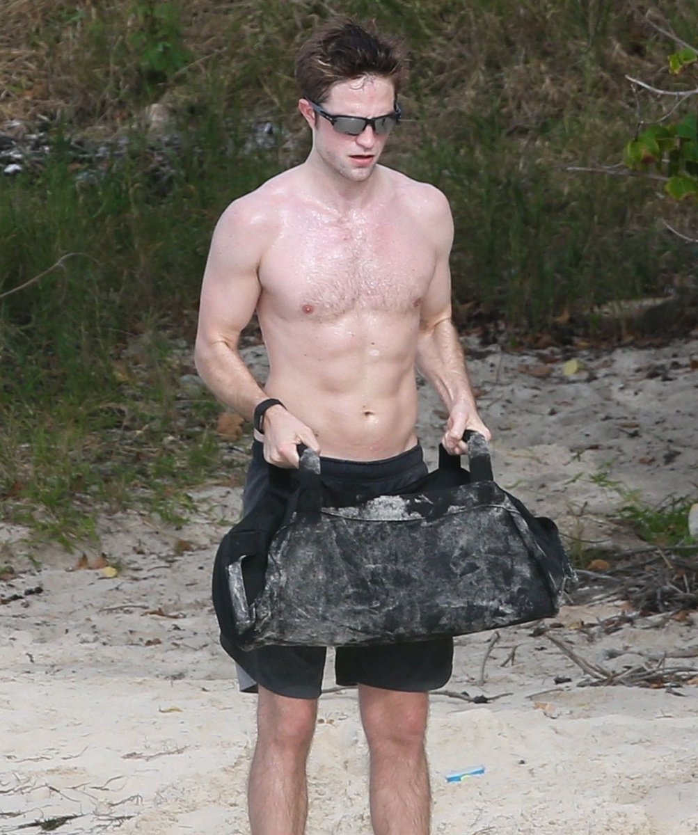 Robert Pattinson's Penn*s! tweet media