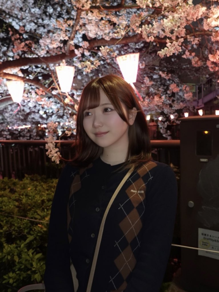 8mwan's tweet image. ⬅️デジカメ(SONY ZV-1F)        iPhoneカメラ➡️
好み分かれそう...！わたしはデジカメが好き📷✨