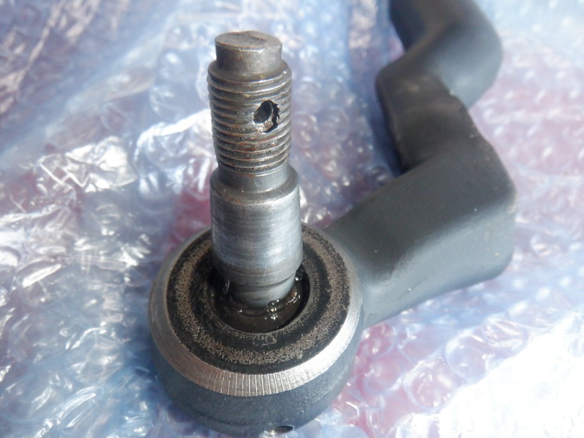 AutorepairFtec's tweet photo. ボールジョイントは、ステアリングを構成する重要保安部品です。自動車メーカーは自ら製造販売を継続するか、さもなくば部品メーカーに権利を譲渡するかして、安全運行に貢献すべきだとFTECは思います。

#整備士 #旧車 #認証工場 https://t.co/Pe3vGEmWYY