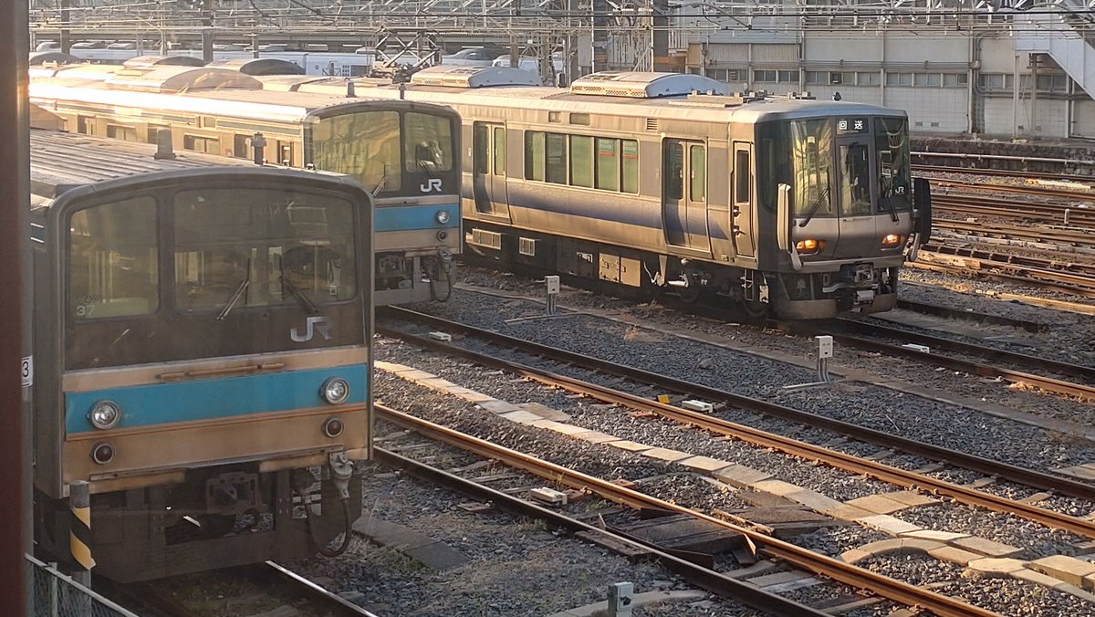 Shunta4110_YR's tweet photo. なんで223ここに居るの…？
日根野かと思ったやん← https://t.co/RB7CbOclVL