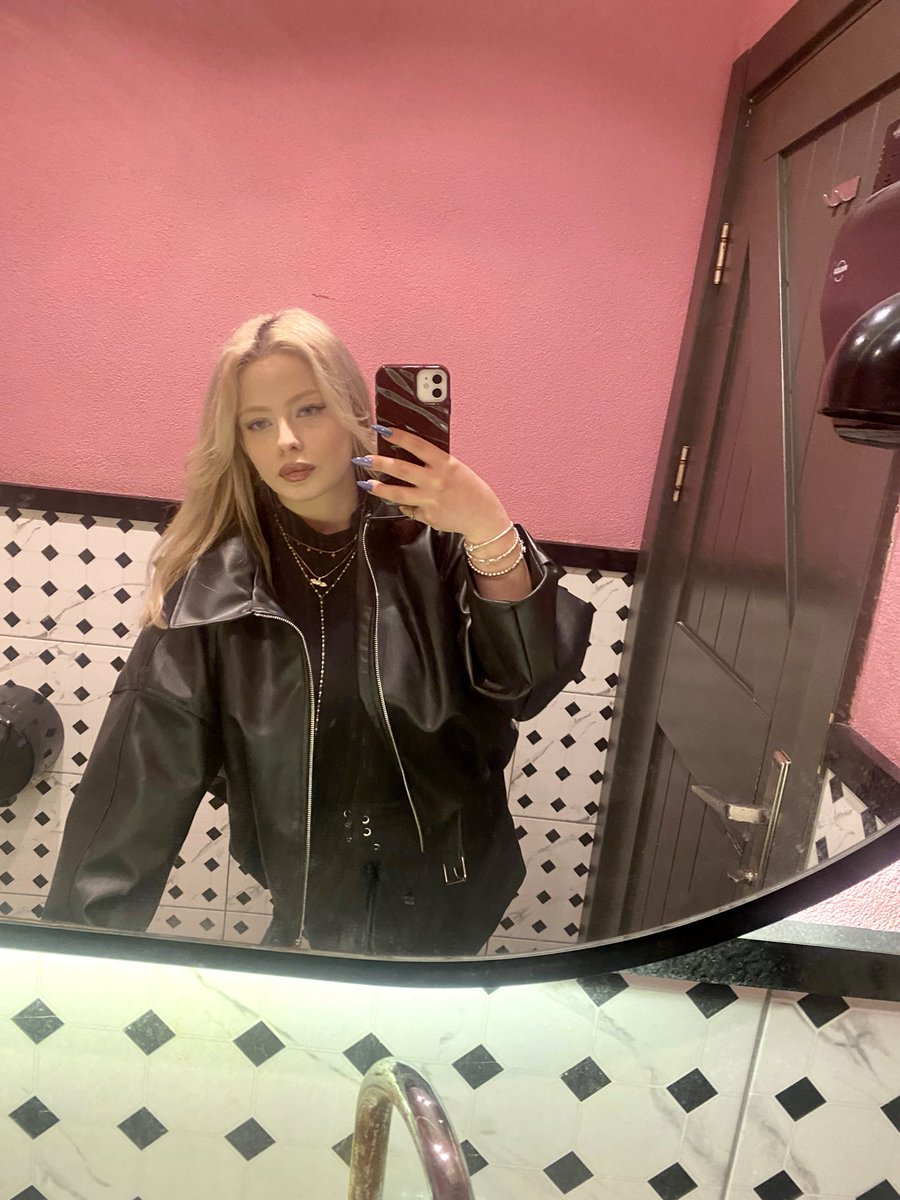 👼🏻🌟🦢 tweet media