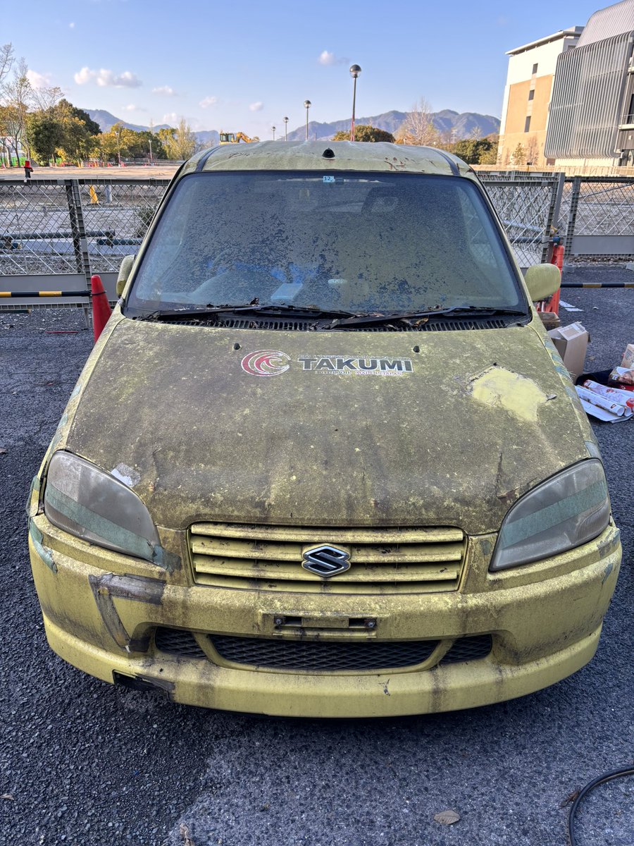 HSU507's tweet photo. こんにちは！

今日は学友会ガイダンスにて新入生への勧誘を行いました！
また、放置していた部車の81スイスポのエンジンを動かしました！

今年は81スイスポの復活を目標の一つに掲げて活動していくので、興味のある方はお気軽にガレージまで！ https://t.co/DdZt1JKtvE