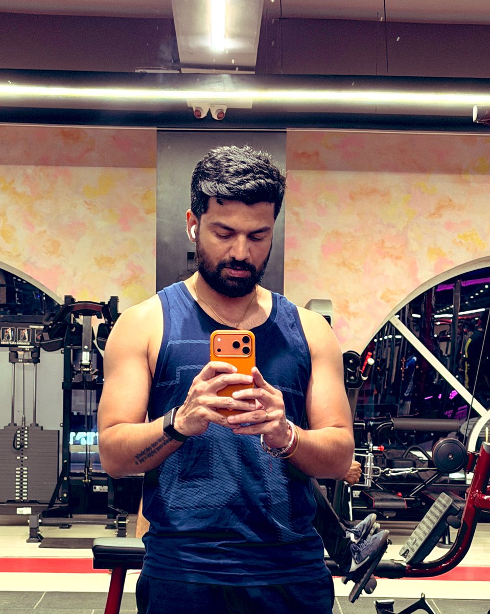 ankushbajaj111's tweet image. Using #WHOOP for the last 9 months — honest thoughts 👇

At the beginning, you probably won’t like it. It feels overwhelming, data-heavy, and honestly… a bit confusing. But the real value kicks in when you start understanding your own body and build your own system around it.