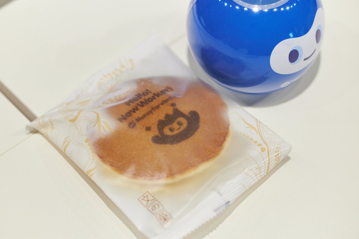 moneyforward's tweet photo. 会場では、公式マスコット「Bizみーも」をあしらったオリジナルどら焼き＆ミネラルウォーターをご用意しました🍵

「かわいい！」とご好評いただき、会場は和やかな雰囲気に包まれました☺️ https://t.co/rMBoxGyirf