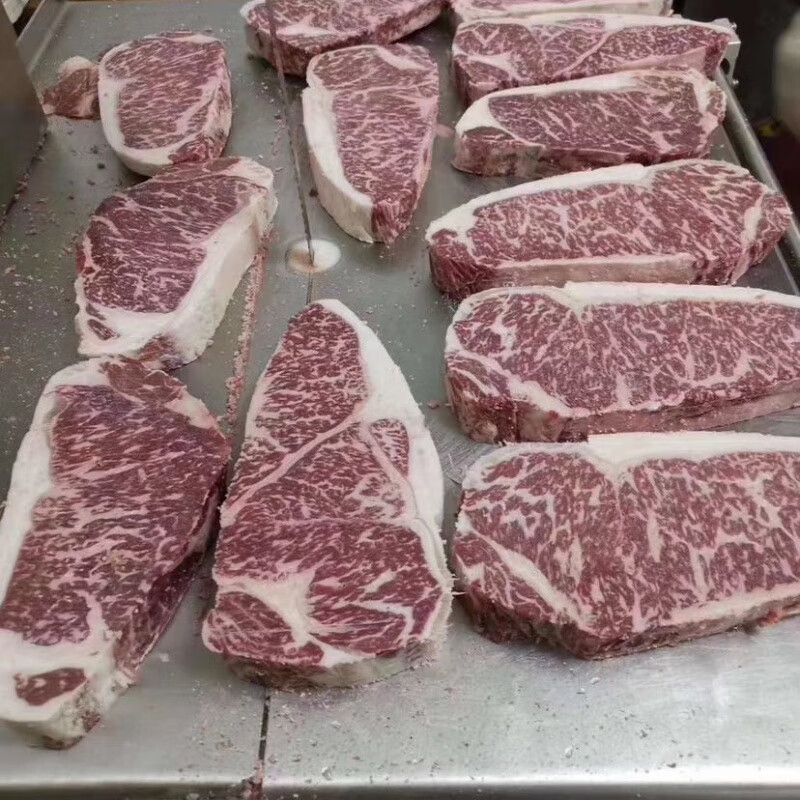 mbv31's tweet photo. Tested: Premium Japanese A5 Wagyu vs. Regular Ribeye Juiciness: A5 = 10/10 (melt-in-mouth marbling!) | Ribeye = 7/10 Price: A5 = $$$ | Ribeye = $ Worth it Only if you want indulgence—otherwise, ribeye’s a solid pick. #FoodTest #WagyuVsRibeye https://t.co/cXJeKpUqZK