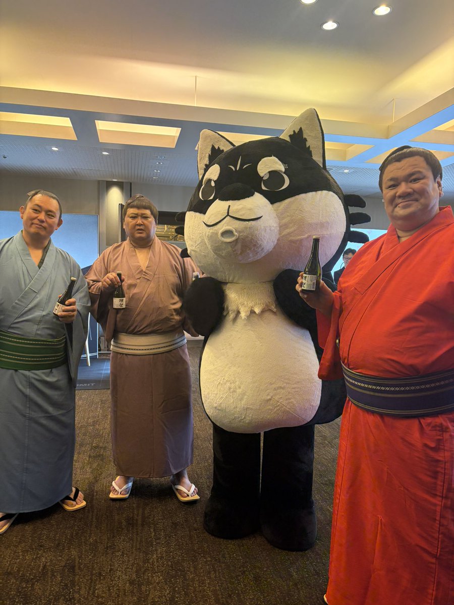 MaturiCrypto's tweet photo. ハッカソン開催中です🐕🤞🦞🧑‍💻
#TeamZ https://t.co/9GqFYvz83l