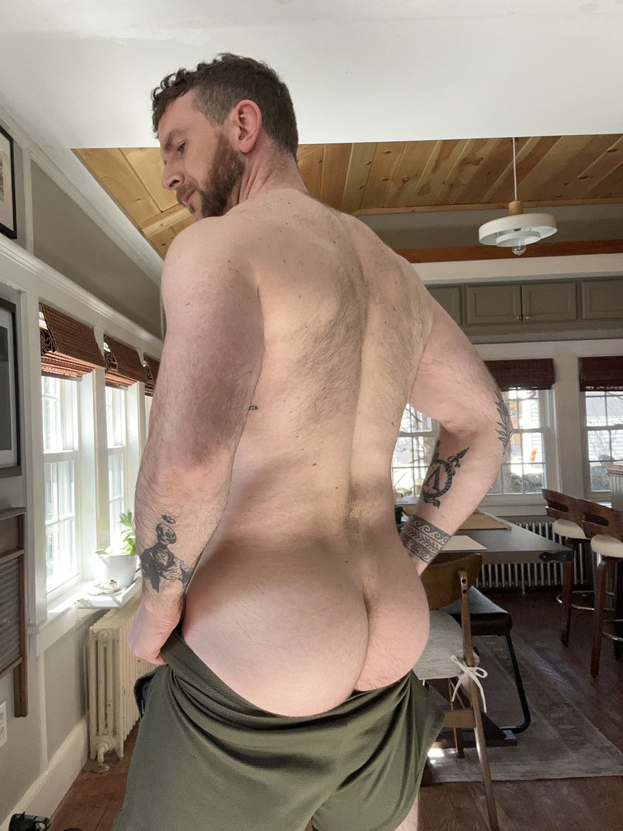 rodricksnowxxx's tweet photo. This booty needs some tlc https://t.co/L0UZKEyXA8