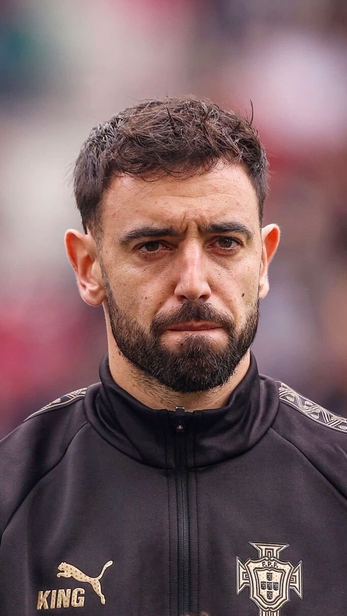 ChinoUTD's tweet photo. 🚨 Chido Obi on Bruno Fernandes impact:

“Yes, he’s a great player… but for us young lads, it’s different. We don’t really see him as just a player. It’s like having a manager on the pitch.

Even off the pitch, he checks in. Calls the lads, even the ones out on loan, asking how things are going, how they’re adapting. It’s not something you see often.

It reminds you of what you hear about Sir Alex Ferguson… knowing his players, staying close to them. That’s why everyone looks up to him.

So when people talk about his future, I don’t think it’s a question. He’ll go into management. Not the tactical type… but the kind players give everything for. That’s just how he is.”