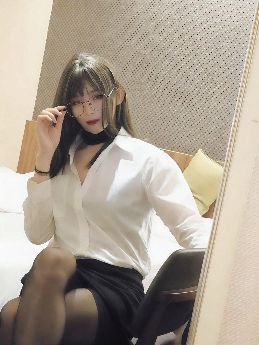 nana_tp_sissy's tweet photo. 今天外面風大雨大的 
別亂跑了 來我懷裡好嗎？ 💜
#男娘 #偽娘 #秘書 #三性 #sissy https://t.co/zELb1fbmiR