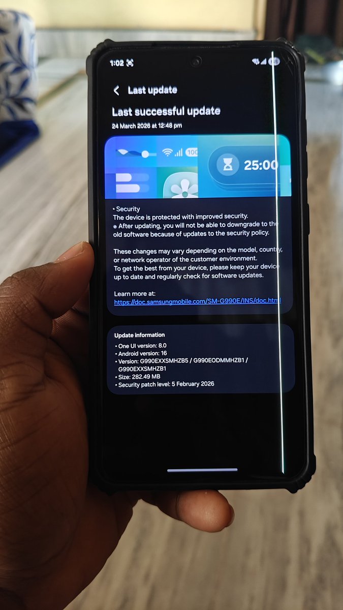 technoprabinn's tweet photo. @SamsungIndia My Galaxy S21 FE started showing green lines right after the latest update. This is clearly a software-related issue, not user damage. @SamsungMobile Why are customers being forced to pay for your mistake? This is unacceptable. #Samsung #GreenLineIssue https://t.co/yx7CKZej2o