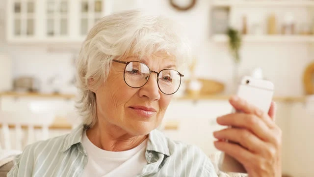 EstrategiasTv's tweet image. Banco Santander refuerza la protección de mayores ante el aumento de estafas estrategiasdeinversion.com/actualidad/not… a través de @EstrategiasTv  en colaboración con @bancosantander 

#branded