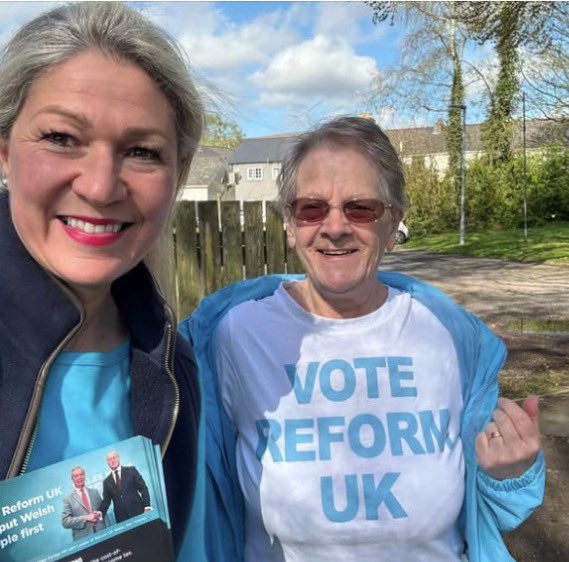 ReformDaily_'s tweet image. ☀️ Laura Anne Jones out in Croesyceiliog &amp;amp; Magor - a full day on the doorstep speaking with residents

From NHS concerns to communities feeling left behind, the message is clear - people want change

Strong support &amp;amp; great conversations throughout 🏴󠁧󠁢󠁷󠁬󠁳󠁿

#ReformUK #Wales