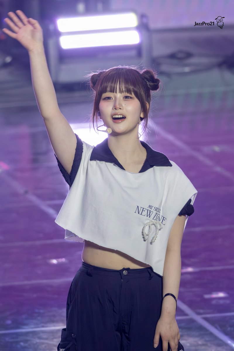 260405 콘서트   

👋

#tripleS #트리플에스 #SeoAh #서아