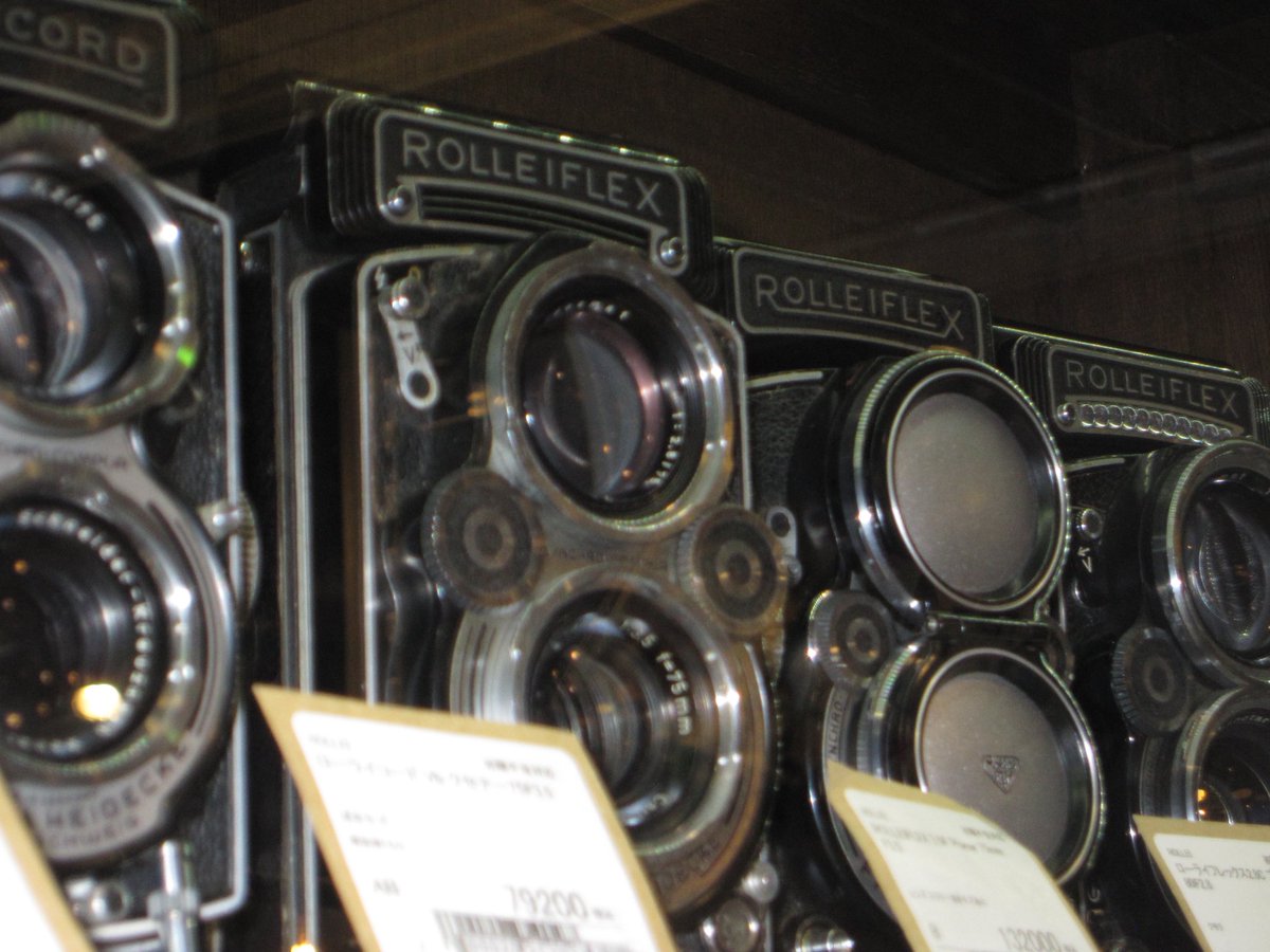 2ndbasebysanpou's tweet image. こんにちは、新人アルバイトのYです！

今日は、Canon IXY DIGITAL 930 IS ブラウンをご紹介します。

このカメラはなんと、Canonで初めて広角24mm対応の光学5倍ズームを搭載したモデルなんです！

広い範囲をダイナミックに写せるだけでなく、ズームを活かした撮影も楽しめるのがポイント！