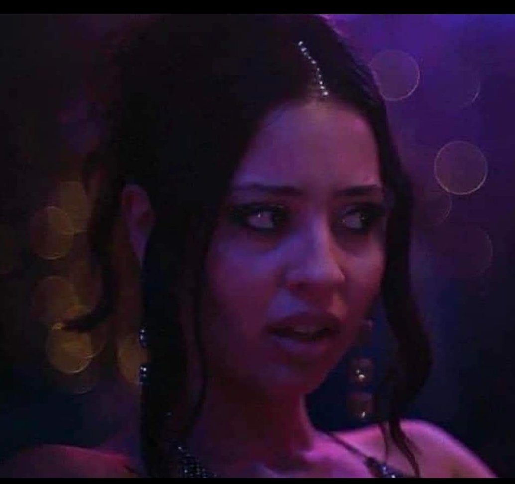 kxtstratford's tweet image. they are behind deepika for not posting a story for dhurandhar ??