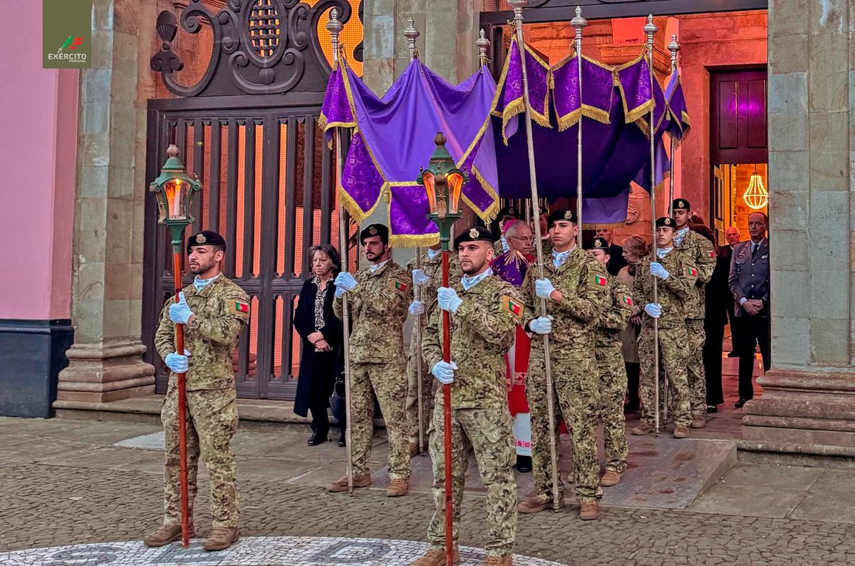 Exercito_pt's tweet photo. ✝ Procissão da Morte do Senhor
🫡 O Exército 🇵🇹 mantém uma presença firme nas tradições que marcam a identidade coletiva, afirmando valores que ultrapassam gerações.
Desde sempre a honrar Portugal!
#ExércitoPortuguês #RG1 #ZMA #Potencial_Humano #Honra #Disponibilidade https://t.co/4ZOnntT8um