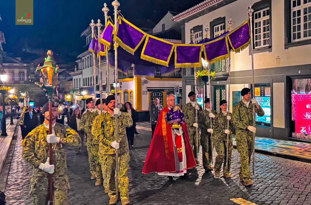Exercito_pt's tweet photo. ✝ Procissão da Morte do Senhor
🫡 O Exército 🇵🇹 mantém uma presença firme nas tradições que marcam a identidade coletiva, afirmando valores que ultrapassam gerações.
Desde sempre a honrar Portugal!
#ExércitoPortuguês #RG1 #ZMA #Potencial_Humano #Honra #Disponibilidade https://t.co/4ZOnntT8um