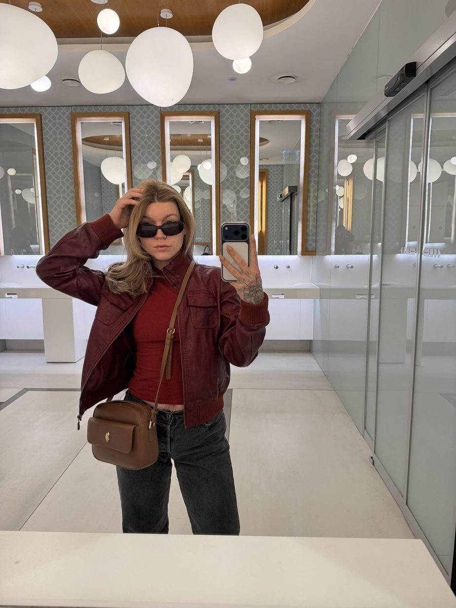 Goddess Laura tweet media