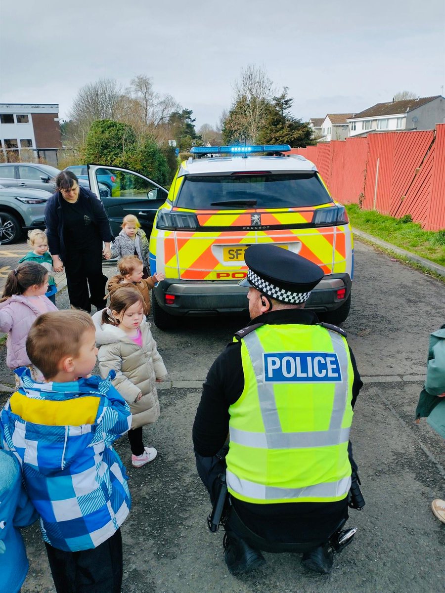 PSOSDunfermline's tweet photo. PC Gieldon-Bruce nipped by Pitcorthie Playgroup in #Dunfermline last week to speak to the kids about our protective equipment, being kind to each other and keeping safe. Thanks for having us! #PolicingForOurCommunity https://t.co/DxjhRmkUZB
