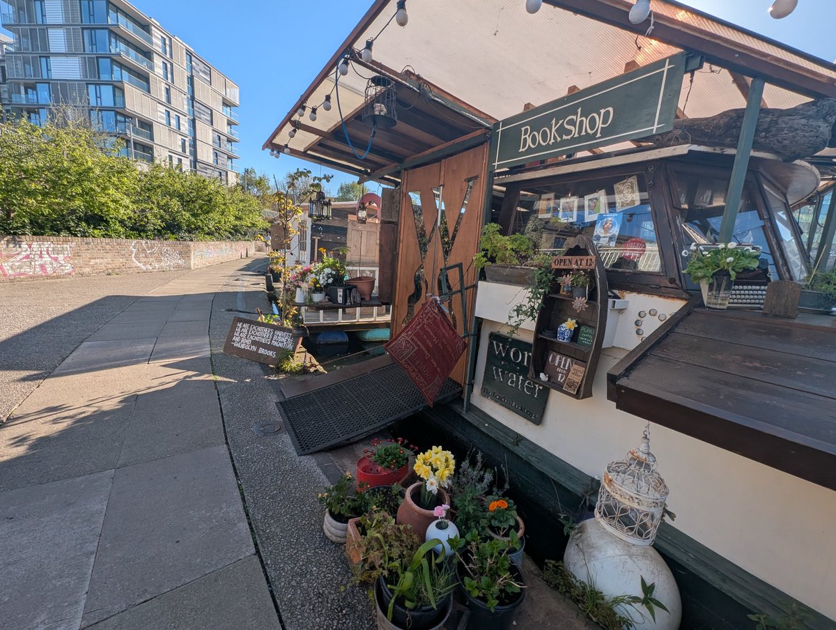 DynamicWebPaige's tweet image. 🇬🇧☀️ London brought out the sun in full force for @aiDotEngineer World Fair: UK Edition!

Here to cheer on the EU @GoogleDeepMind teams, and share more about what we've been working on in @GoogleAIStudio and @antigravity (+ take feature requests!).

Hope to see y'all there! 🙌