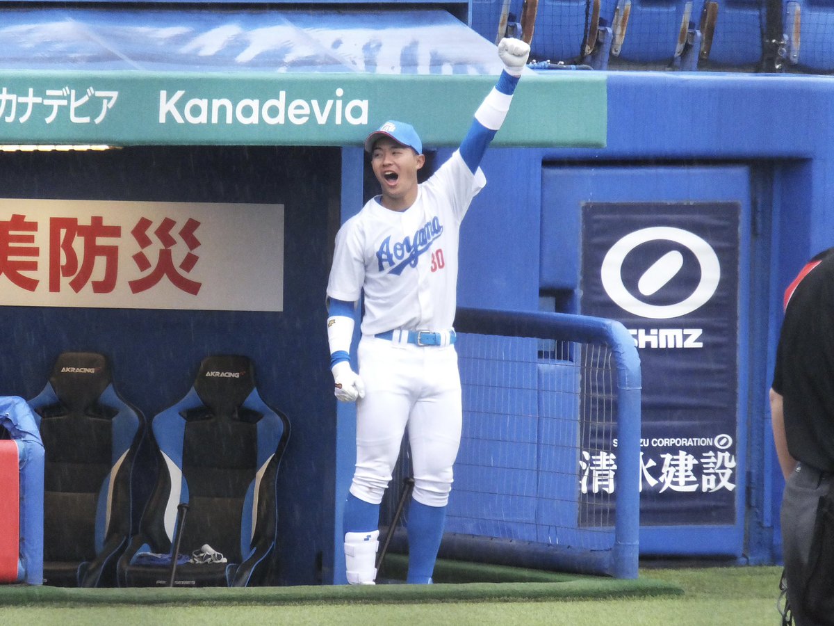 onobu2011's tweet photo. 4月7日　#東都大学野球 春季リーグ戦（開幕戦）
#金本貫汰 選手 ㉚（東海大相模-青山学院大学）

3回まで一塁コーチャ��ズボックスに📦

#青山学院大学
#東海大相模
#神宮球場 https://t.co/OCaBuuLdZr
