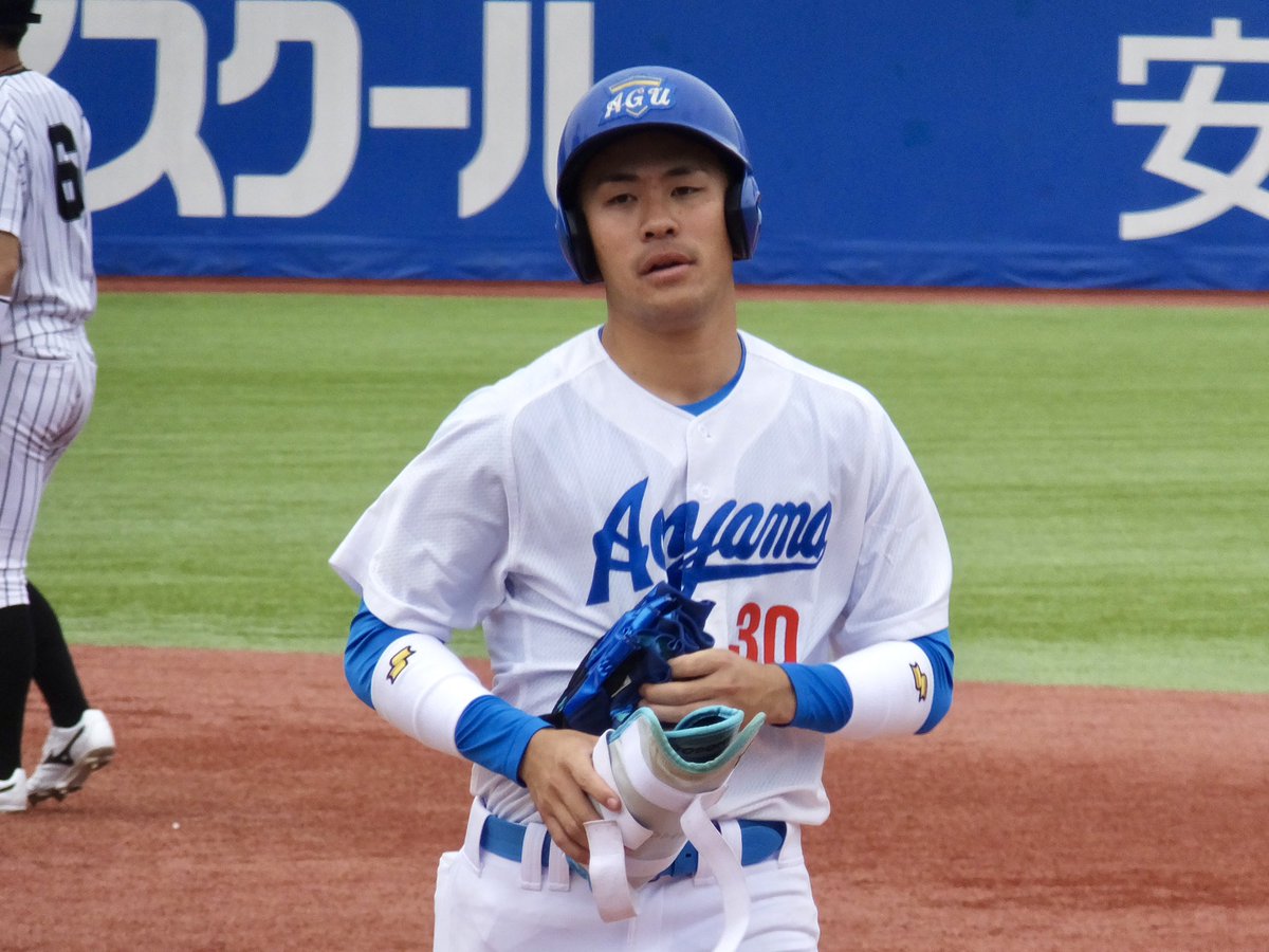 onobu2011's tweet photo. 4月7日　#東都大学野球 春季リーグ戦（開幕戦）
#金本貫汰 選手 ㉚（東海大相模-青山学院大学）

3回まで一塁コーチャ��ズボックスに📦

#青山学院大学
#東海大相模
#神宮球場 https://t.co/OCaBuuLdZr