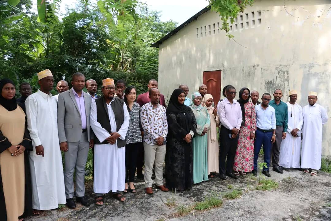 CDnsae's tweet photo. Face aux défis du climat, l’Union des Comores a lancé le Projet CVA pour une agriculture résiliente et durable. 8 CRDE mobilisés sur les 3 îles.
Inclusion, gouvernance, et action collective déjà en marche!
#CVAComores #AgricultureDurable #RésilienceClimatique #PNUD #GEF https://t.co/OrrjIG4bwx