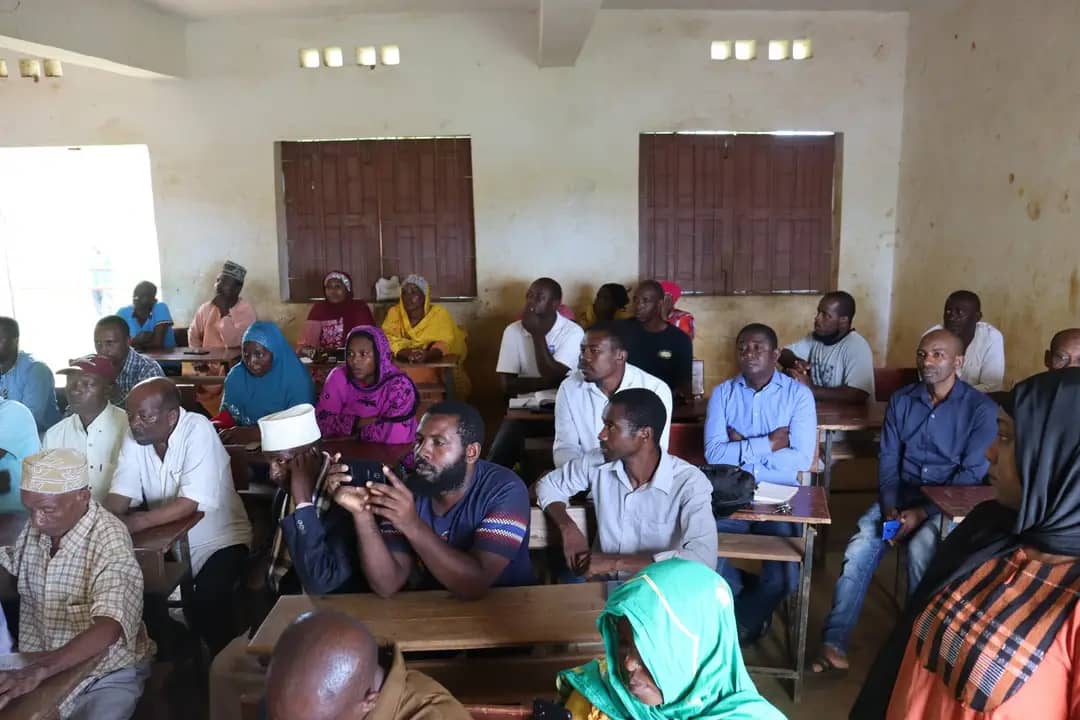 CDnsae's tweet photo. Face aux défis du climat, l’Union des Comores a lancé le Projet CVA pour une agriculture résiliente et durable. 8 CRDE mobilisés sur les 3 îles.
Inclusion, gouvernance, et action collective déjà en marche!
#CVAComores #AgricultureDurable #RésilienceClimatique #PNUD #GEF https://t.co/OrrjIG4bwx