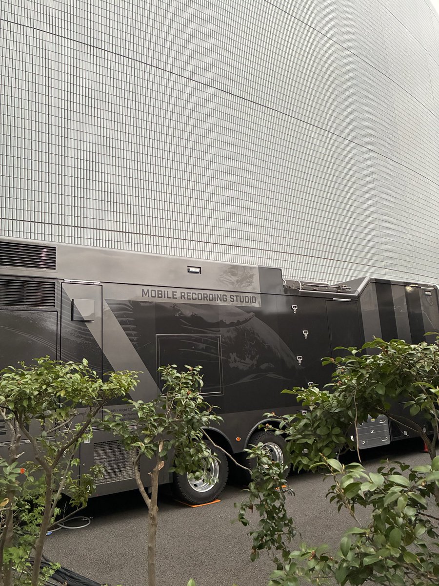 miemu530374's tweet image. 横アリにこのトラックが横付けされてた🩷🎹🎵

＃QUANTUM
#TMNETWORK