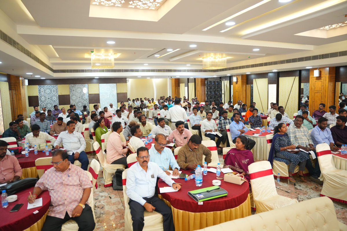 MSJEGOI's tweet image. In a training and awareness workshop held under the #NAMASTE, ULB officers and sanitation inspectors were instructed to ensure saturation of profiling for both informal and formal workers, and to complete the generation of Ayushman and NAMASTE ID cards. In addition to the