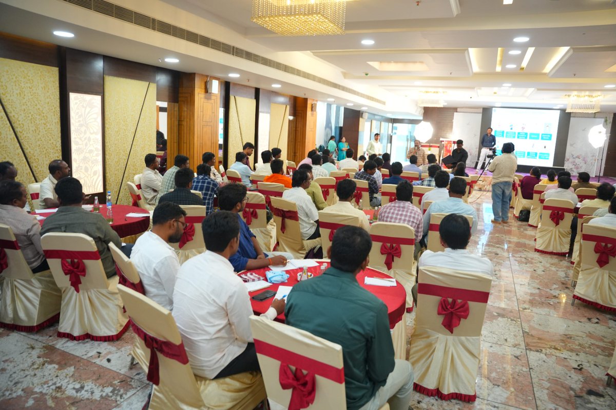 MSJEGOI's tweet image. In a training and awareness workshop held under the #NAMASTE, ULB officers and sanitation inspectors were instructed to ensure saturation of profiling for both informal and formal workers, and to complete the generation of Ayushman and NAMASTE ID cards. In addition to the