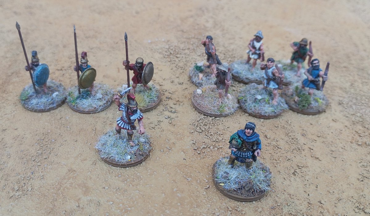 LordManteca's tweet image. Para la motivación no hay nada como la planificación. Así ejército #griego #clashofspears.#15mm #ancientwarfare #wargaming  Suponiendo líderes de nivel 2:
1. Líder-65
2. Líder-65
3. Raw citizen hoplitas (13*3)-39
4. Arqueros (8*6)-48
Total.217 puntos... Falta un hoplita.