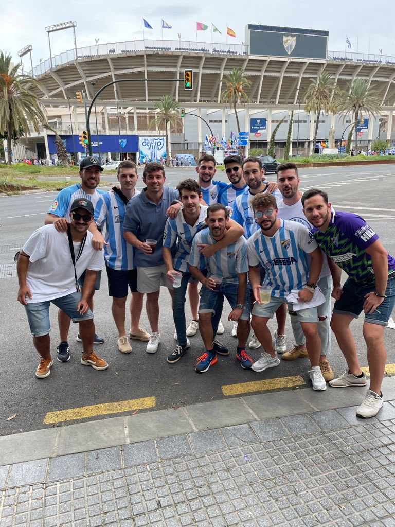 El malaguismo está de luto. Nos deja nuestro socio y amigo Javier Gallardo. 

Desde Fondo Sur 1904 enviamos nuestro más sentido pésame y mucha fuerza a su familia. Tu recuerdo y aliento seguirán vivos en La Rosaleda.

Descansa en paz, Javi. Nunca dejarás de animar. 🕊️💙