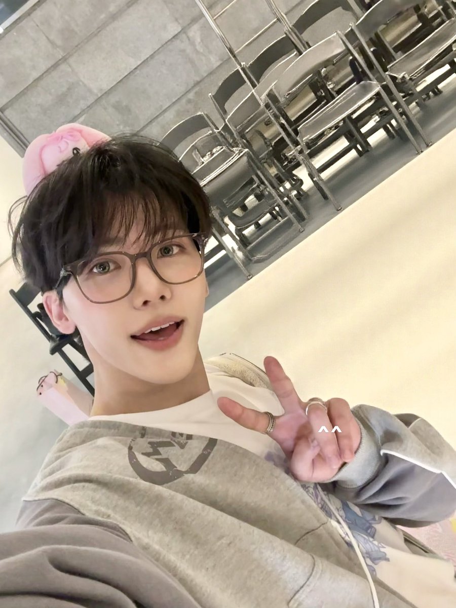 사실 이 사람 tweet media