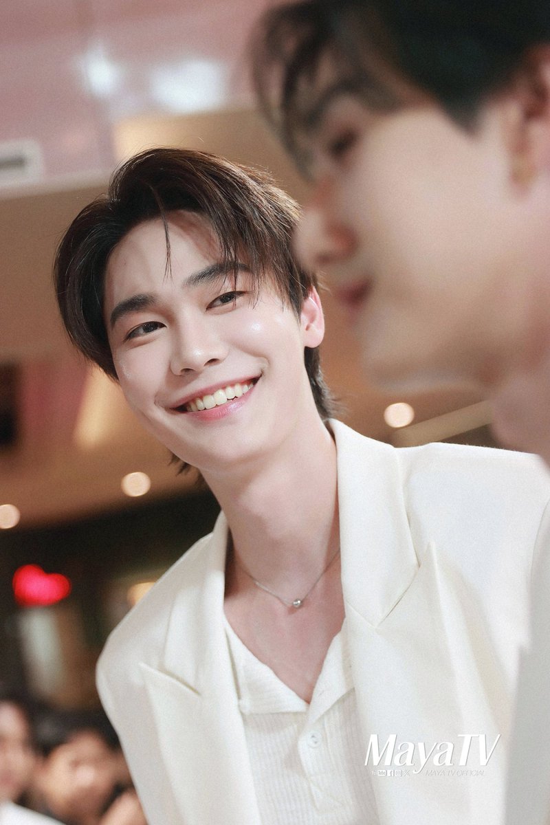 djsutvtp2030's tweet image. love it so much when dew got caught in camera looking at tee admiringly (with love) 🥹🥹

#dewtee #dew_jsu #tee_vtp #ดิวธี