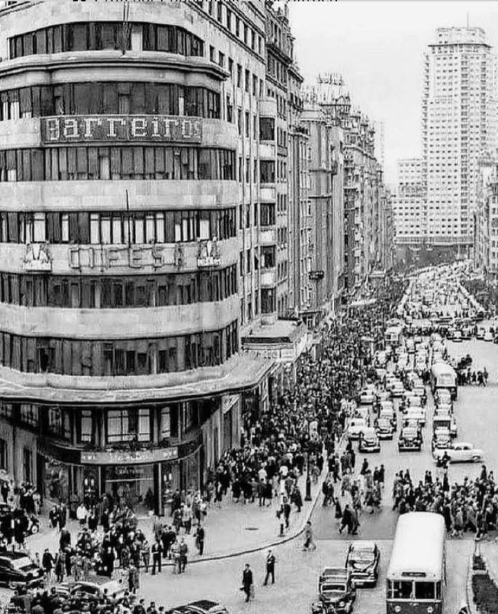 UnamunoAgain's tweet photo. Madrid, 1960 https://t.co/QnGITgMNs0