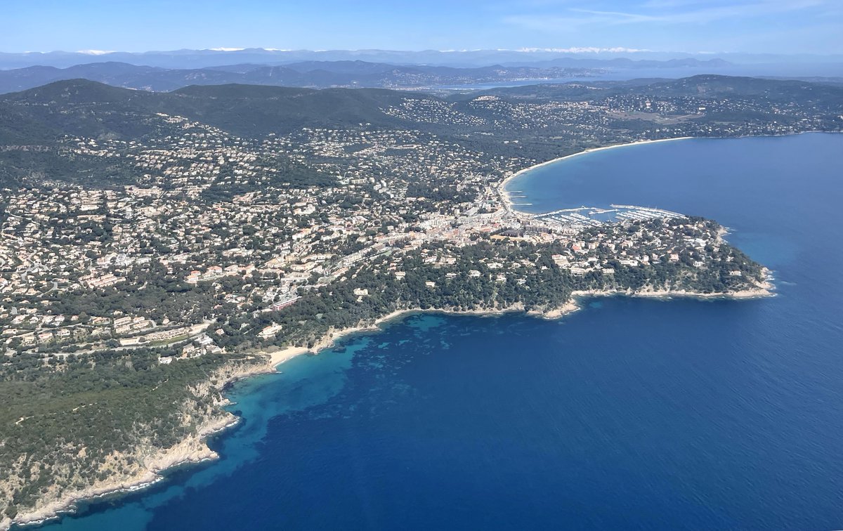 Cavalaire's tweet photo. 𝑪𝒂𝒗𝒂𝒍𝒂𝒊𝒓𝒆,  ce mardi 07 avril 2026 🛩️ https://t.co/L7ynz55etp