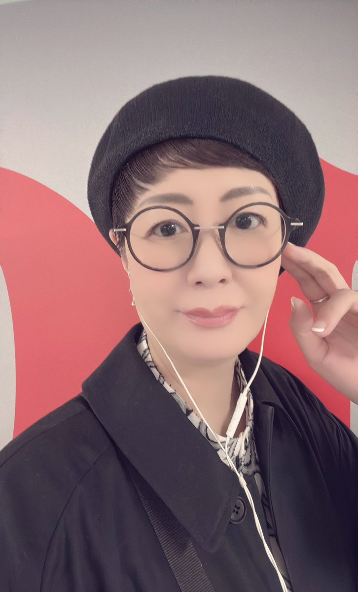 ずいぶん暖かくなりましたね( ˶ˆ꒳ˆ˵ )🌸
最近はメガネ👓とベレー帽の組み合わせがお気に入りです😍
 #小宮美穂  #司祐輝  #メガネ  #ベレー帽