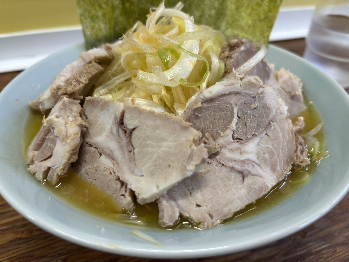 BlackTreeY's tweet photo. 久々のまこと家で、ネギチャーシュー麺。やっぱり美味い。ってのと、歳のせいなのか、鶏油のダメージがすごい。 https://t.co/JC6CVGNBHY